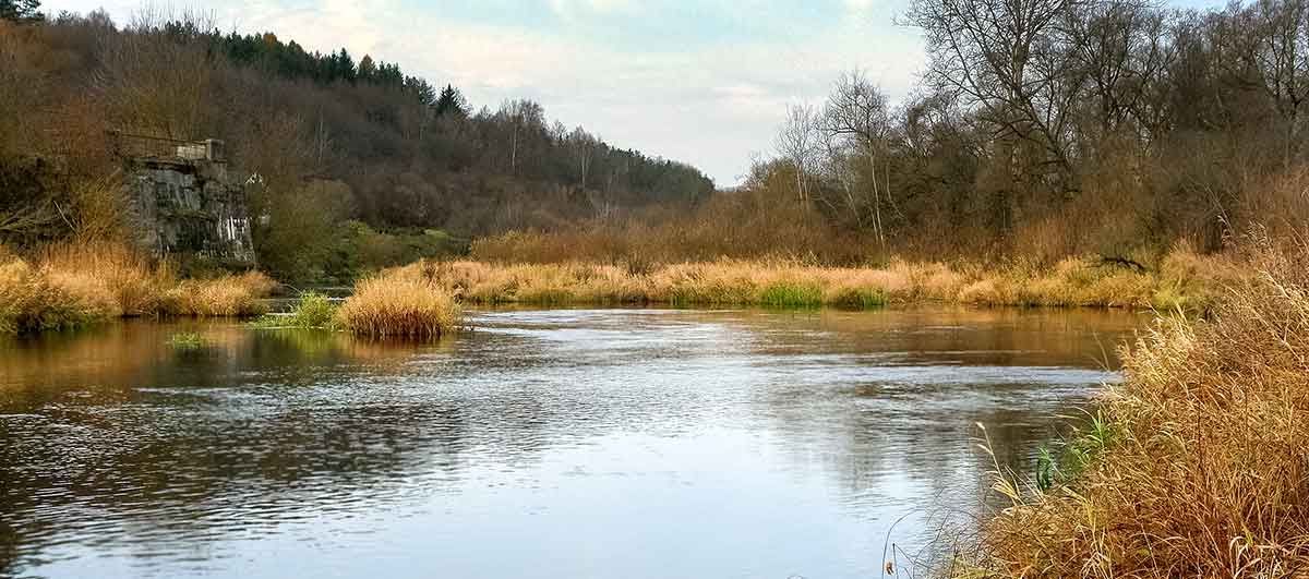 Meknių gaudymas vidutinio dydžio upėse rudenį