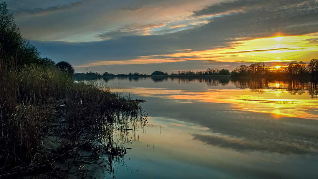 Šeštadienis, balandžio 22 – oji. Naktis prie Neries ir Nemuno