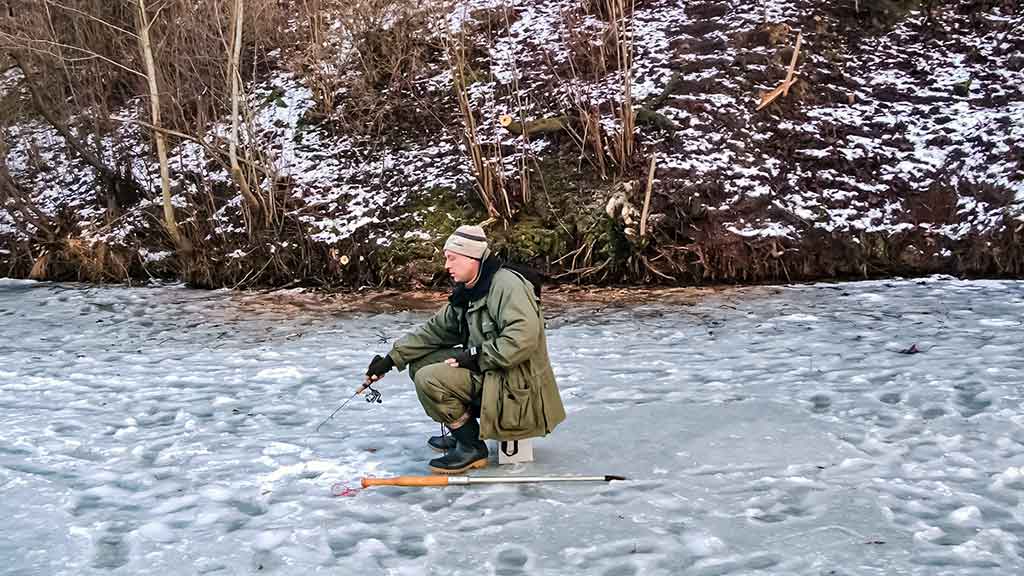 Pirmledžio lydekos. Apie siauras eketes, slidų ledą ir raudonus sparnus